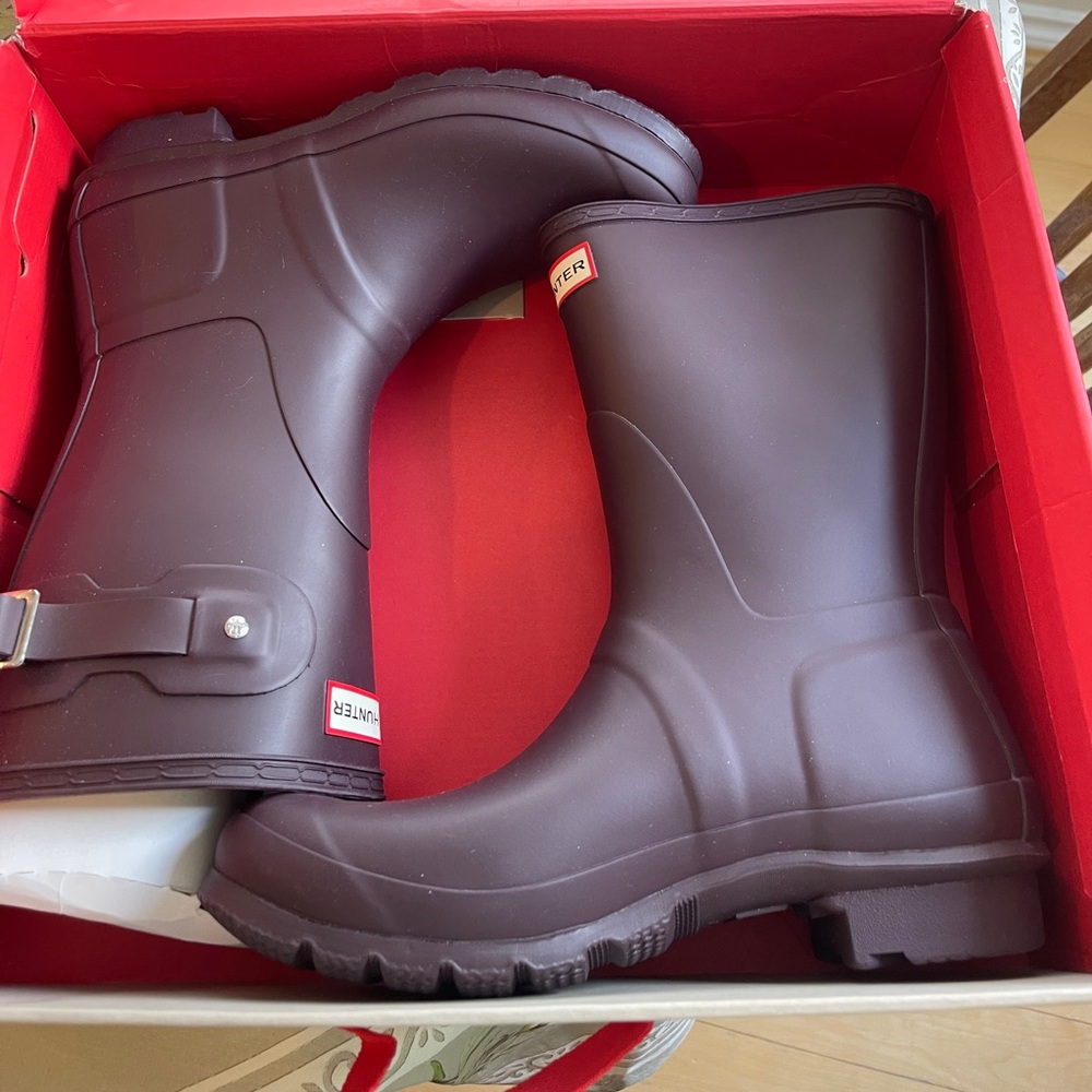 Hunter Boots Size 10 Color-Black Grape (Burgundy)